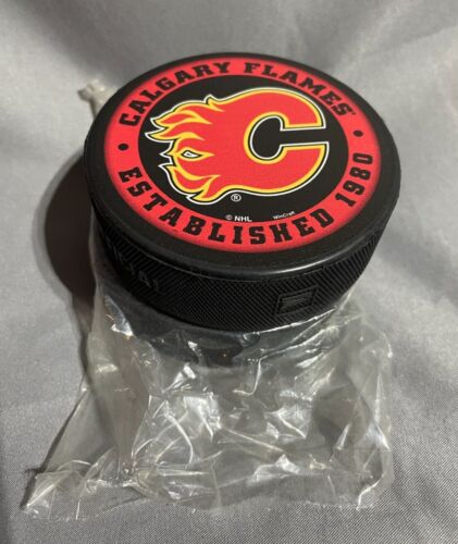 Official NHL Calgary Flames Hockey puck - Afbeelding 1 van 1