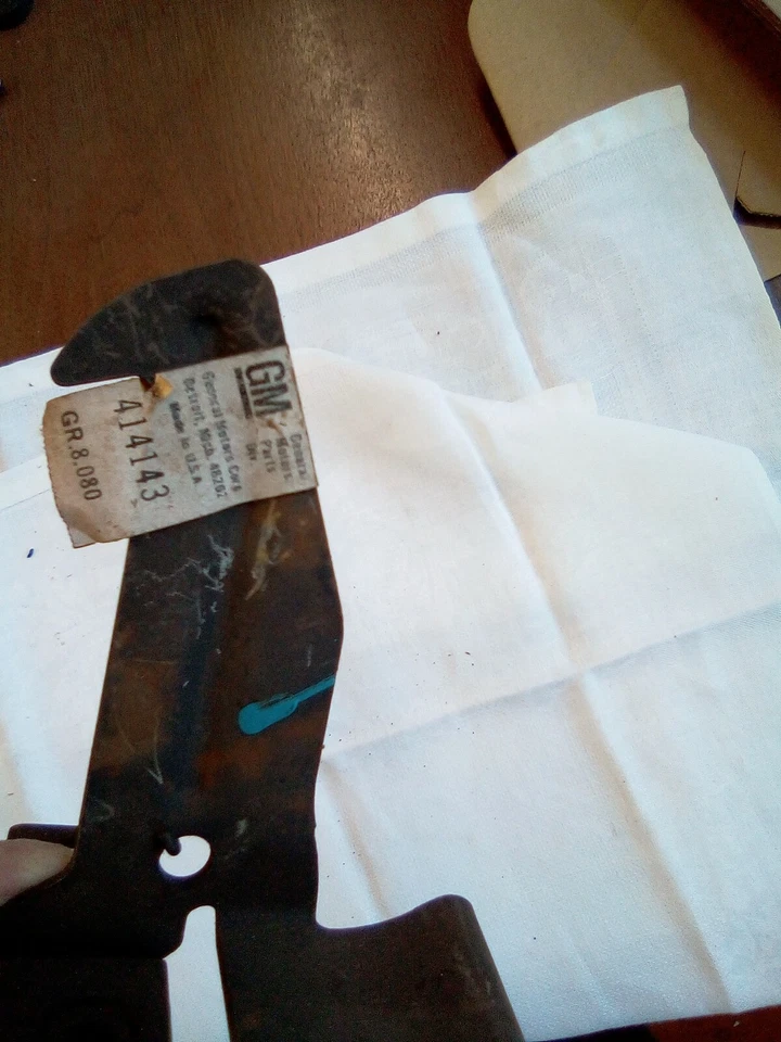 Oldsmobile Delta 88 98 1974-1975 1976 NOS capó captura secundaria 414143 Foto 4 de 4