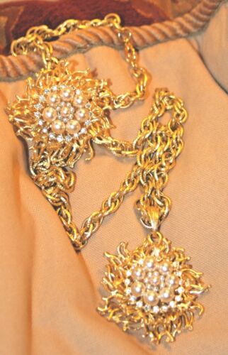VINTAGE COUTURE NECKLACE WITH  PEARL PENDENT & PEA