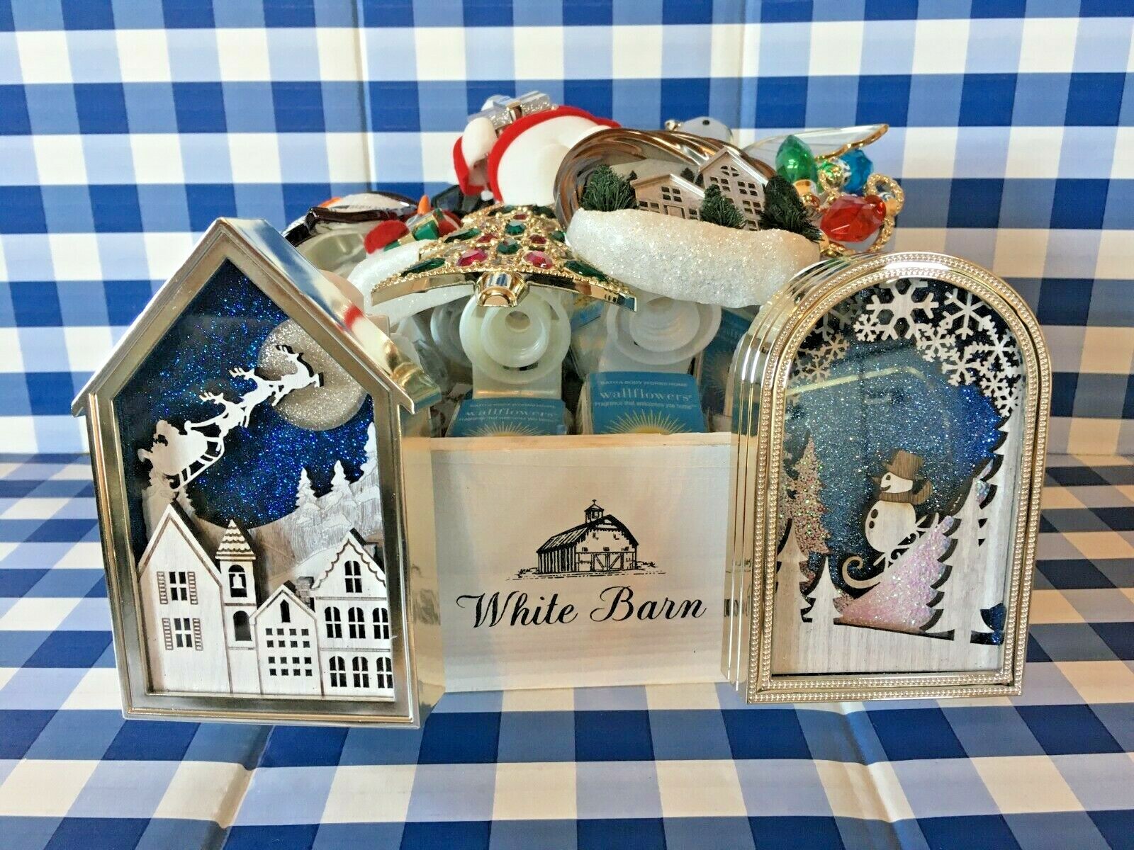 NEW BATH & BODY WORKS CHRISTMAS / HOLIDAY WALLFLOWER PLUG-IN NIGHTLIGHT- U PICK!-image