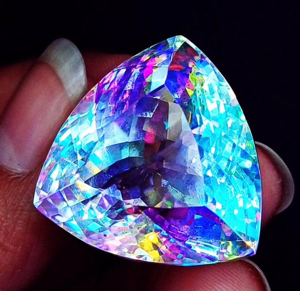 Topaze Mystique AAA+ 110,65 Carats - Pierre De Laboratoire, Taille Fantaisie, Change De Couleur, Inde