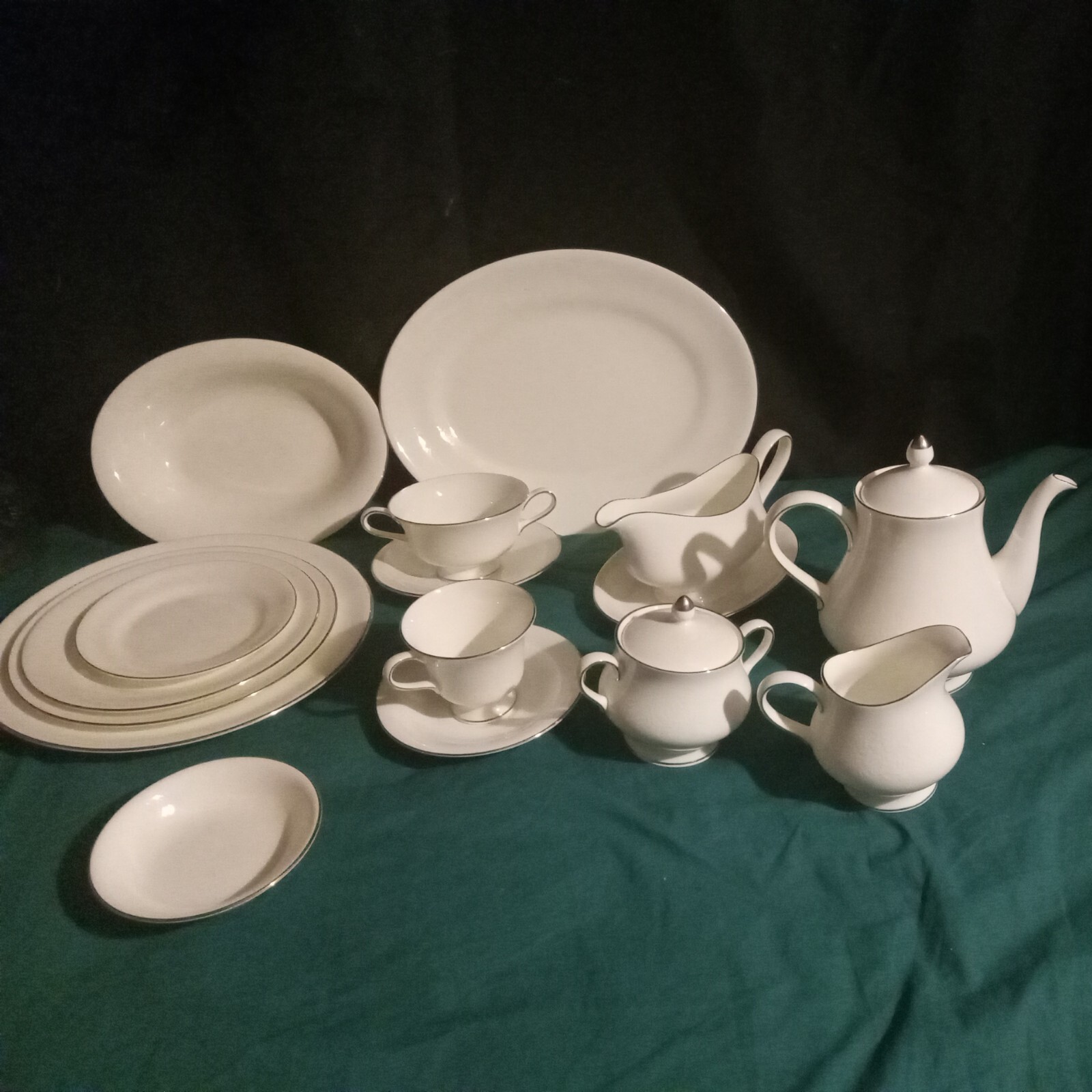 83 pcs. Wedgwood Silver Ermine dinnerware set teapot c/s TUREEN Unused