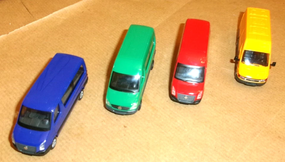 4 FURGONI  (1 x MB, 1 x IVECO , 2 x VW ) - IN SCALA 1:87 (H0) - NUOVI - Immagine 2 di 4