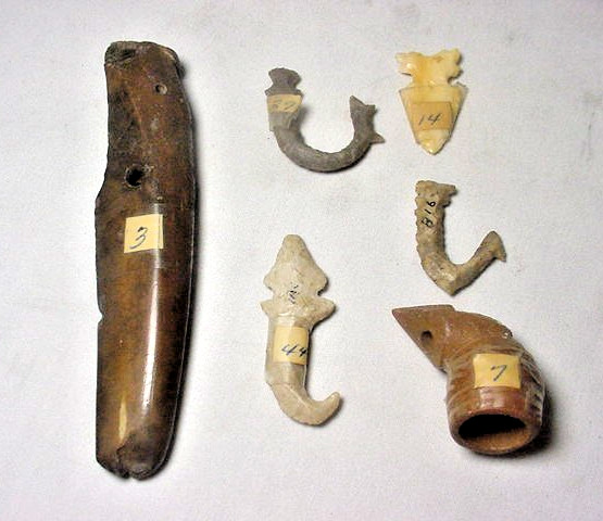 x6 lot collection of Navajo Hopi Zuni stone arrowheads points fish hooks shaman