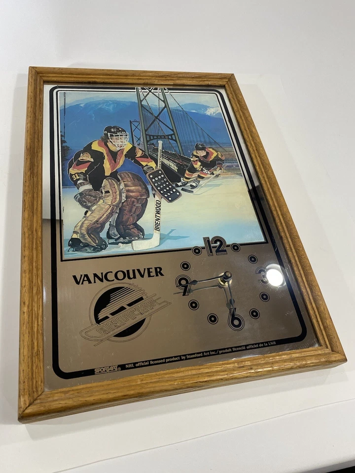 Vancouver Canucks Espejo NHL Canadiense Hockey Bar Hombre Cueva Reloj No Funciona Foto 3 de 4