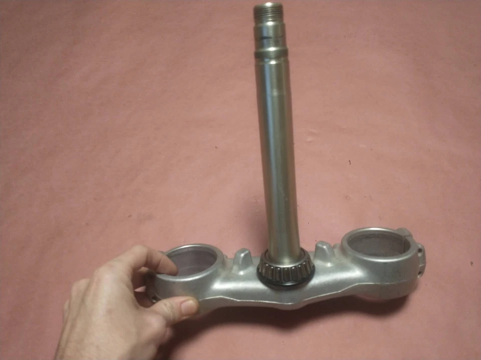 Soporte de abrazadera de horquilla triple árbol Kawasaki KX250 1998-00 potencia de dirección inferior Foto 2 de 4