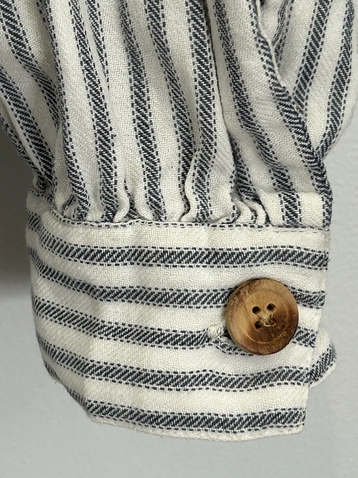 J Peterman Henley Poet 100% Cotton Stripe Renaissance Pioneer Shirt Size Medium - Image 4 of 4