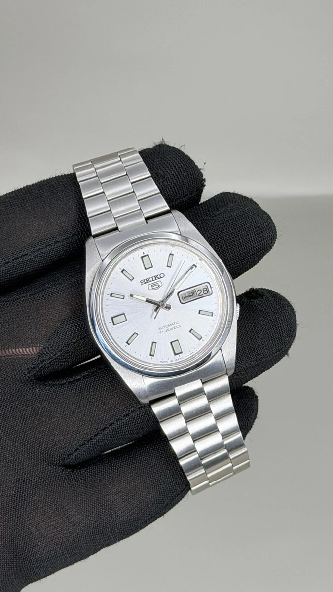 Seiko 5 Mechanical (Automatic) Wristwatches with 17 Jewels for