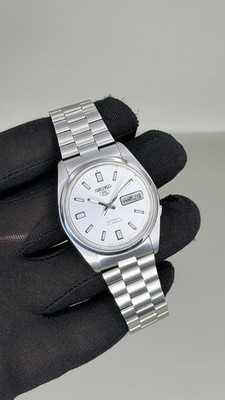 Vintage Seiko 5 Automatic 17 Jewels 7009-8291 Day Date Silver Dial Watch