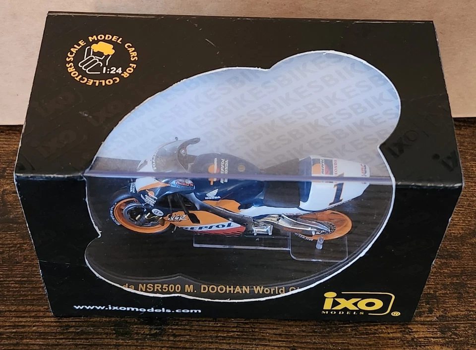 Ixo 1/24 Scale Motorcycle CLB002 Honda NSR500 M. Doohan World Champion 1998 - Image 2 of 4