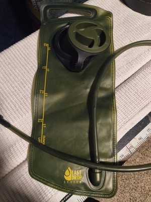 Bass Pro Water Bladder Last Drop System 2.0 liter 64oz Hydration Green Outdoors