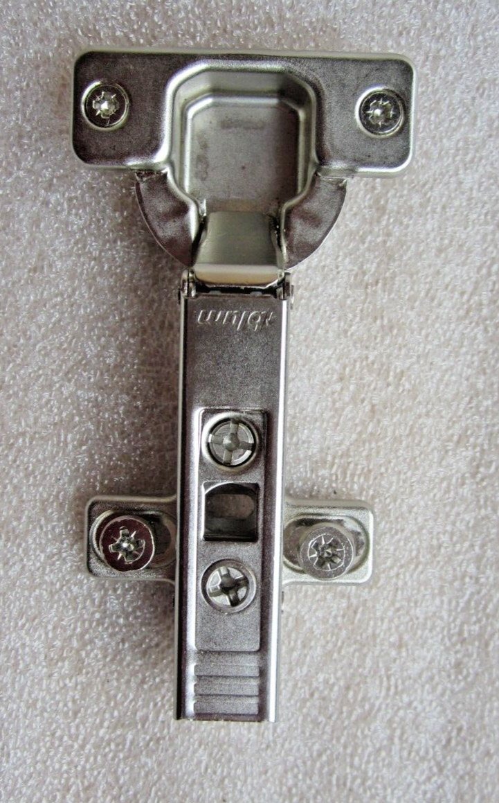 Blum Single Cabinet Hinge 74.155 -01.01 w/ Mounting Base Plate