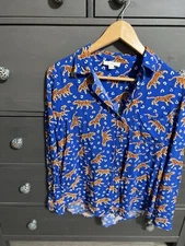 beach lunch lounge Womans Light Button Down Leopard Print Shirt Blouse Blue