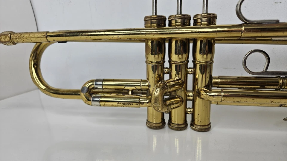 Instrumento trompeta vintage Olds Ambassador Fullertone Cali con boquilla #961320  Foto 3 de 4