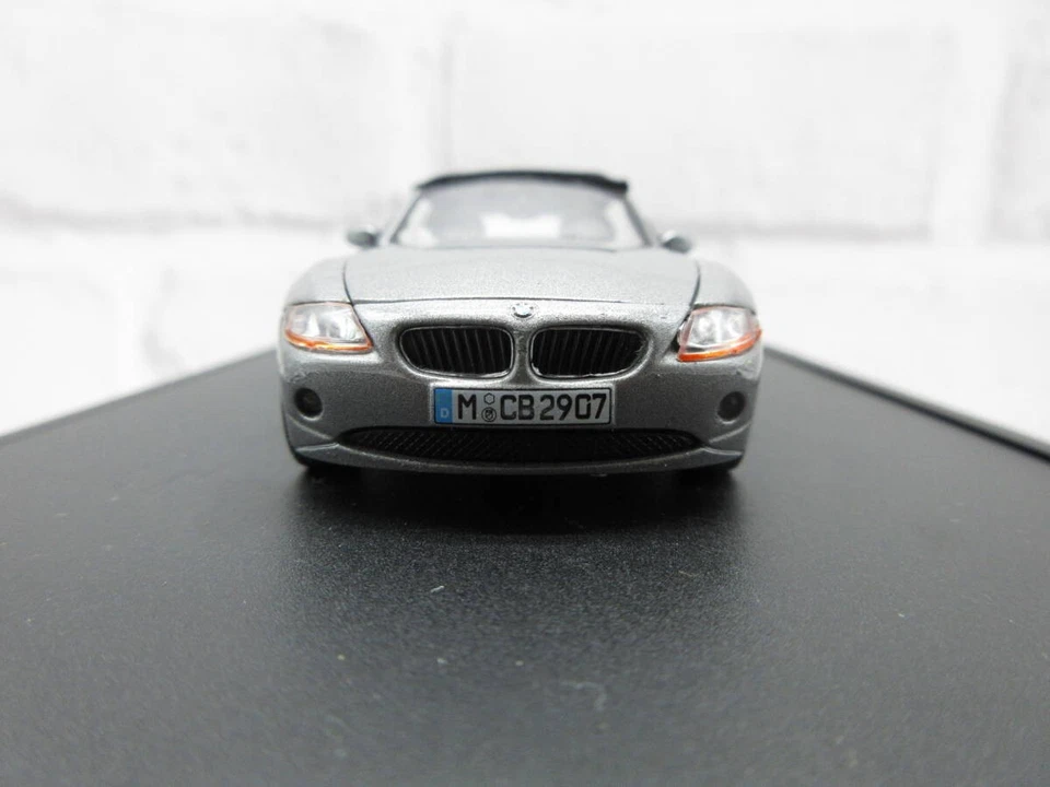 1:43 NOREV BMW Z4 Roadster grigio rivenditore autentico modellino auto presso... - Immagine 2 di 4