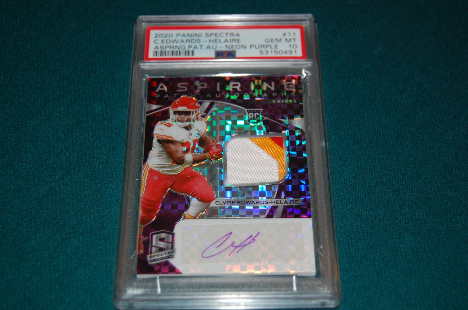 Clyde Edwards-Helaire Panini Spectra Aspiring Patch Autographs #11 Neon Purple