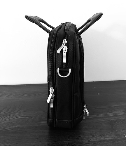 New GENUINE Dell brand laptop bag - 12 in (H) * 15 in (L) * 4 in (W) - Photo 4/4