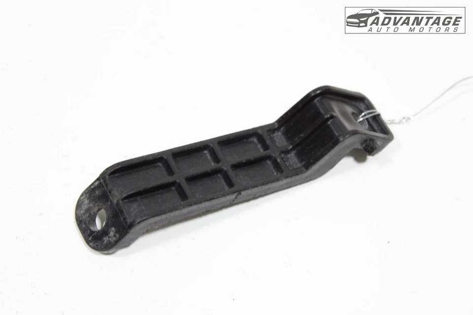 2019-2020 HYUNDAI SANTA FE REAR LEFT SIDE BUMPER LOWER BRACKET SUPPORT MOUNT OEM - image 4 of 4