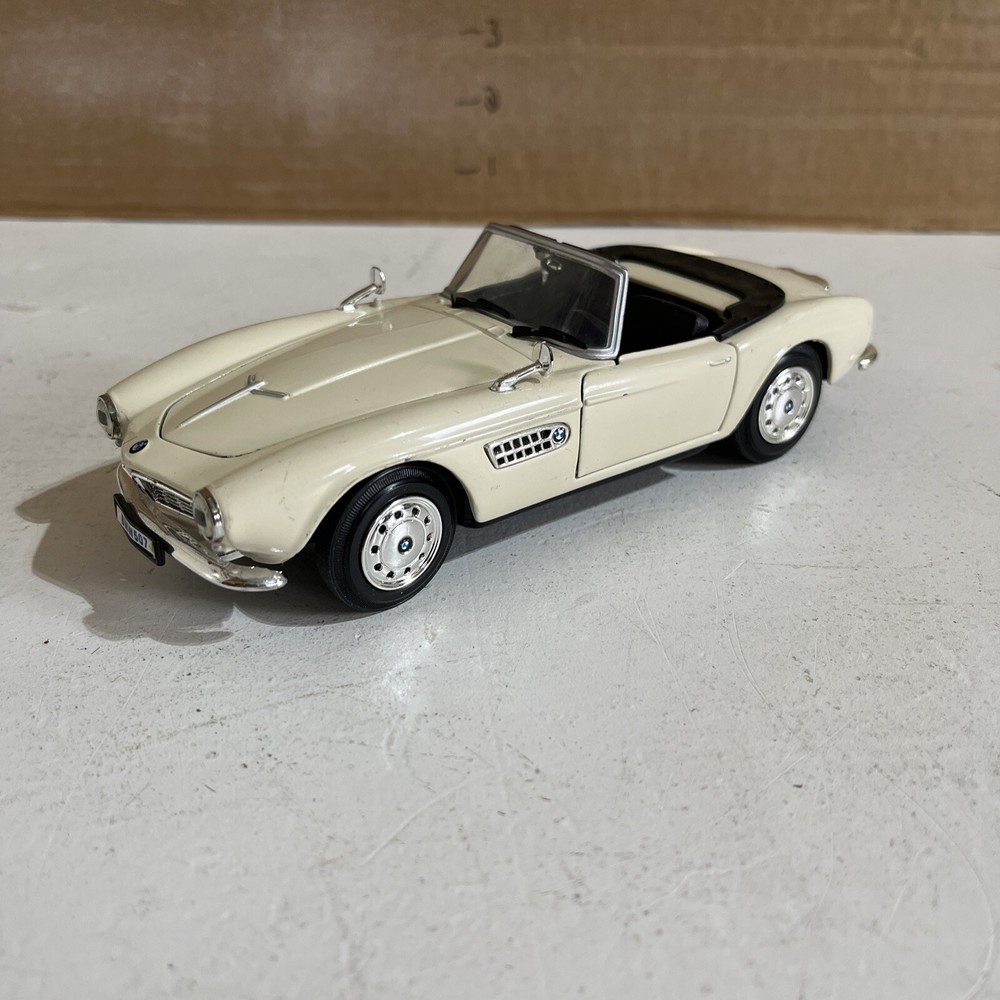 Redbox BMW 55 1955 BMW 507 Cream 1/24