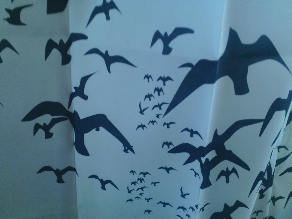 CORTINA DE DUCHA EXTRA LARGA AMBESONNE GAVIOTAS BLANCAS Y NEGRAS con ANILLOS sin Foto 2 de 4