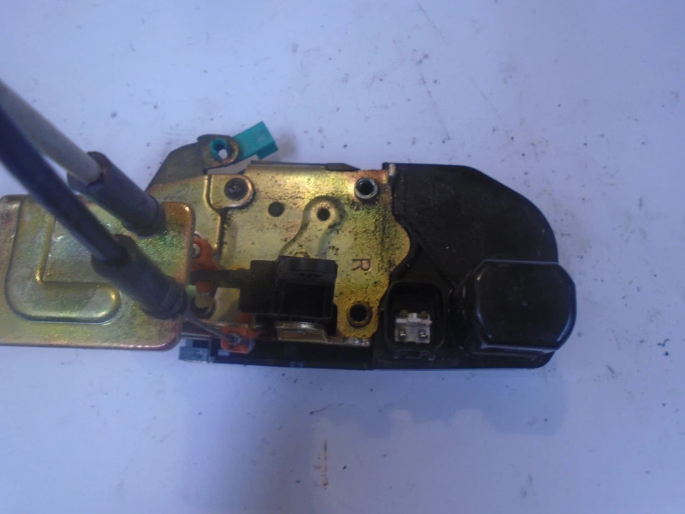 Chrysler Pacifica 2005 2006 actuador de cerradura de puerta delantera derecha Foto 2 de 2