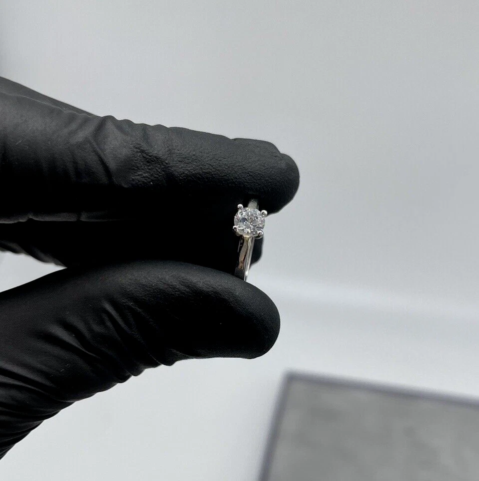 Anello Solitario da donna argento 925 rodiato con puntoluce in zircone naturale. - Immagine 4 di 4