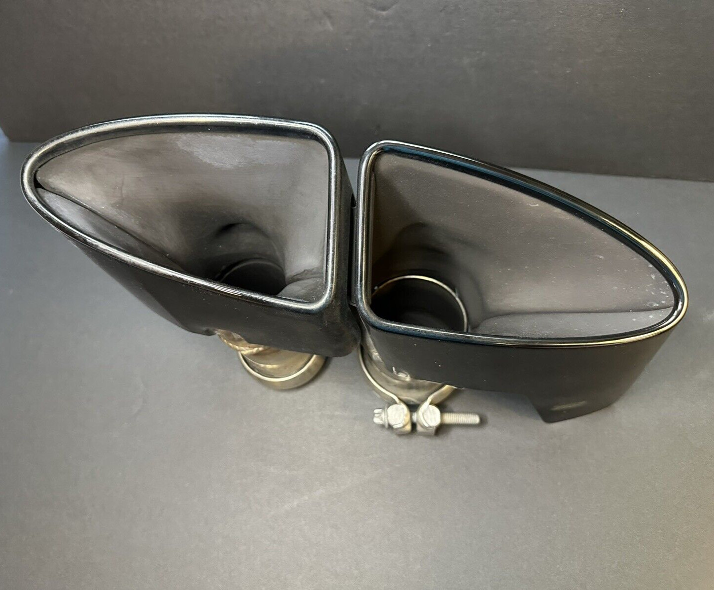 2021-2025 Bentley Bentayga V8 Black Right Exhaust Tail Pipe Trim 36A253682Q OEM