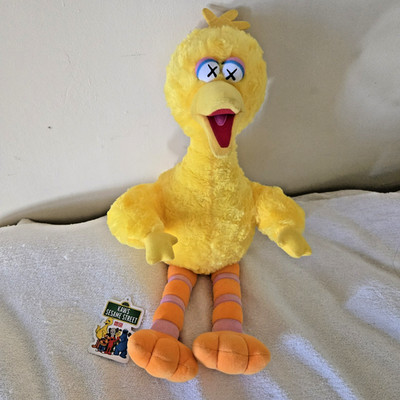 KAWS x Sesamstraße großer Vogel Plüsch Uniqlo gelb Stofftier Puppe 19 Zoll mi...