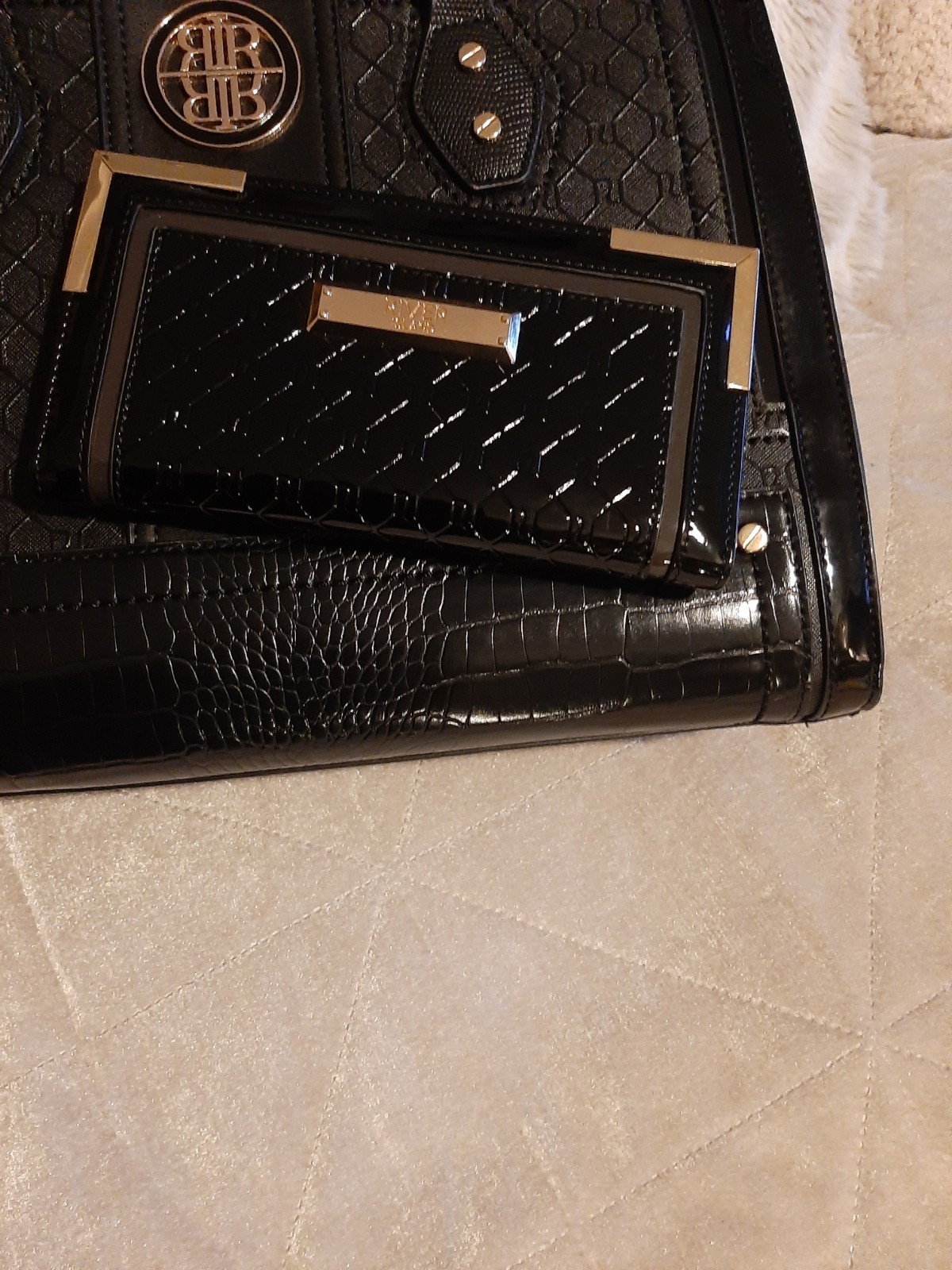 Picture 4 of 24