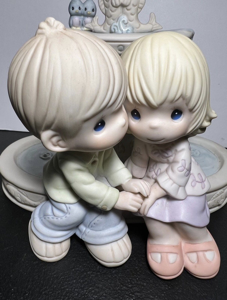 Precious Moments 830017 Love Is The Fountain Of Life 399/5000