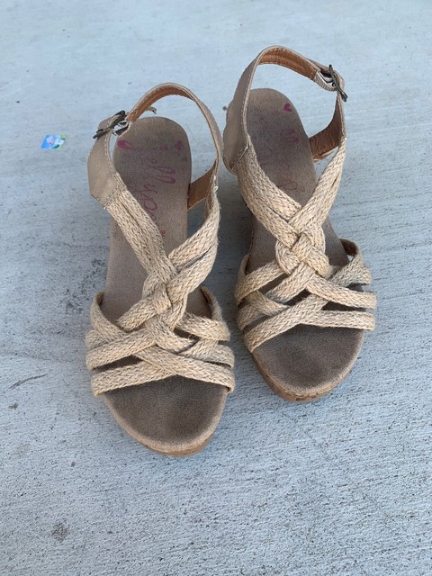 tan sandals size 5