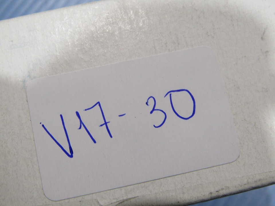 Toshiba H1R1 Halogen Headlight Bulb 12V 65W Genuine P/N 4500946 REF V17 ...