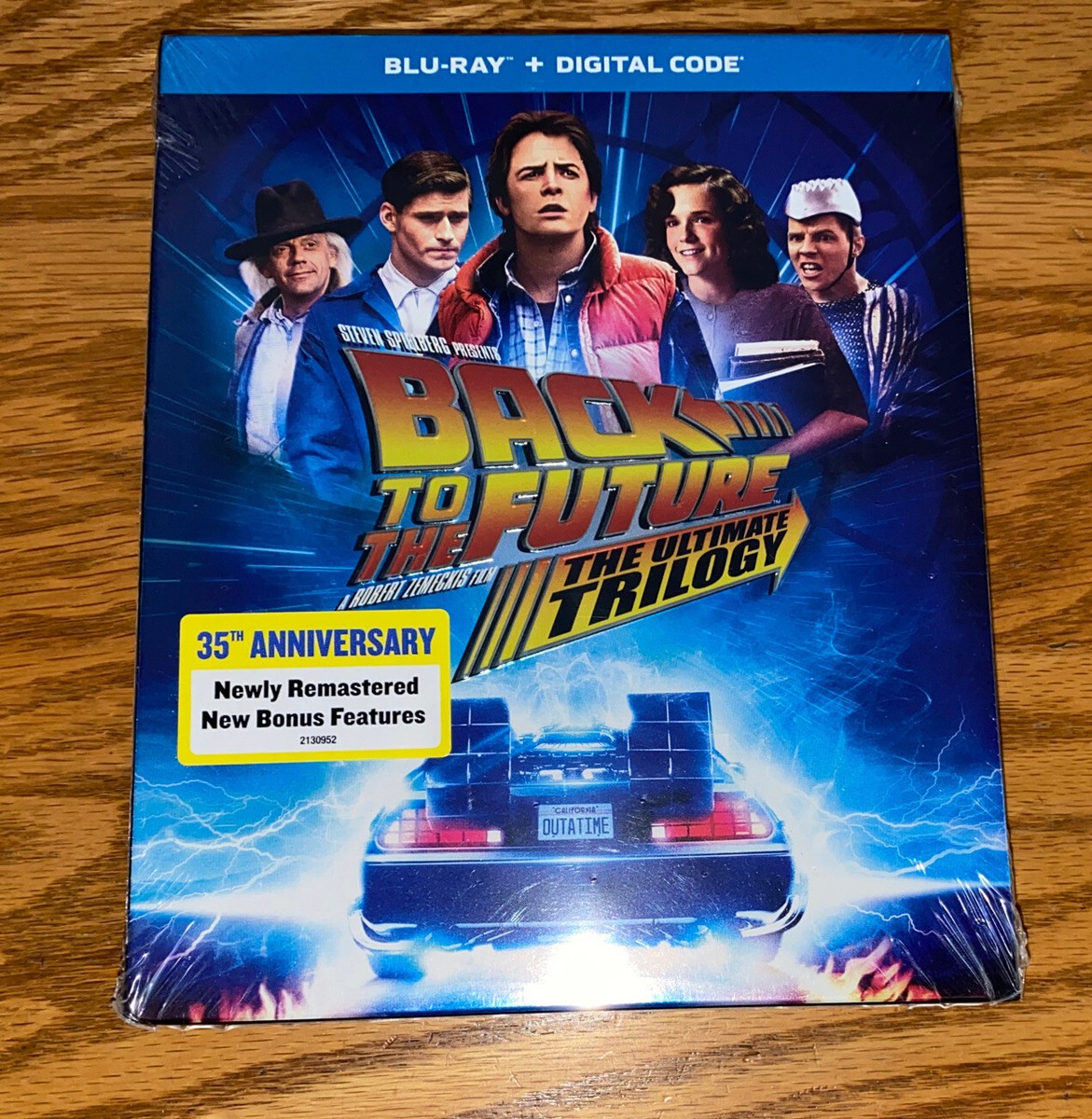 BACK TO THE FUTURE THE ULTIMATE TRILOGY BLU-RAY + DIGITAL CODE