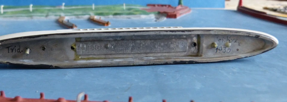 Trident Metall Modell T 1031 - 1:1250 Kreuzer Jeanne d´Arc französische Marine - Bild 4 von 4