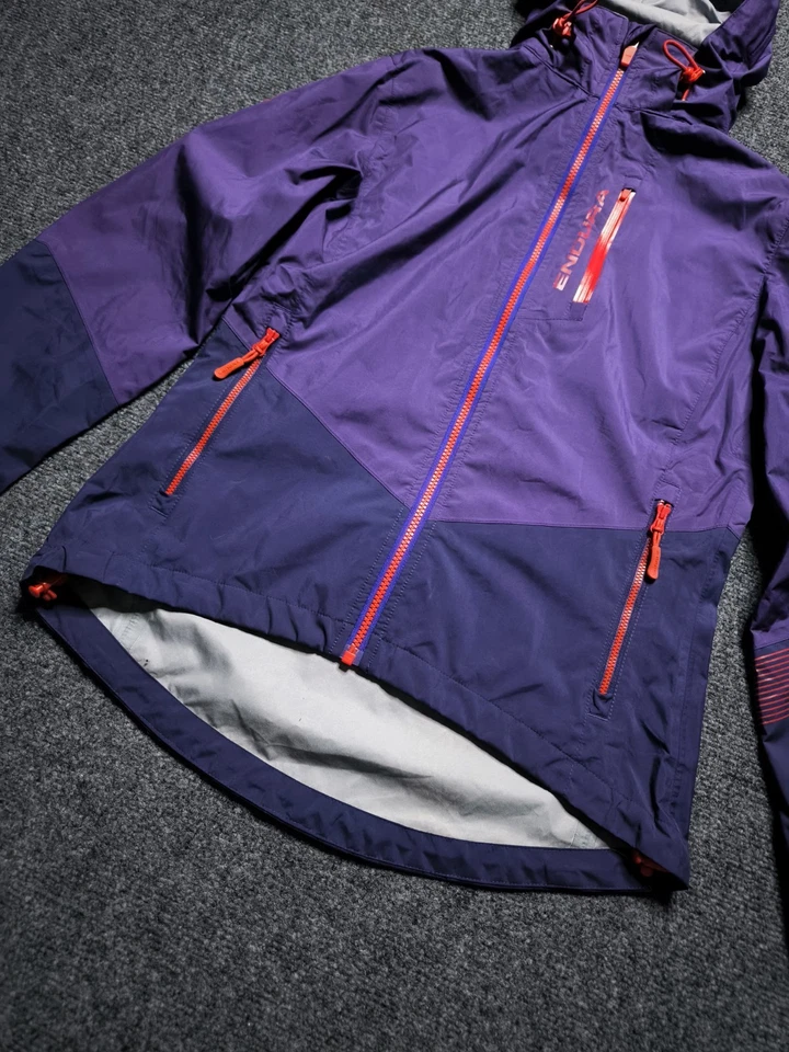 Women's Endura Lightweight Cycling Jacket Size S Sport Equipment - Image 3 of 4