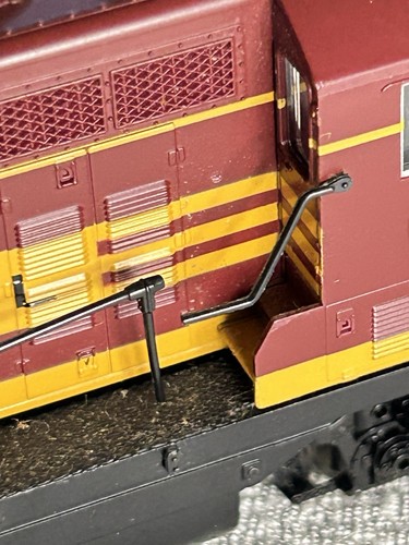 HO Atlas Classic Maine Central GP7 Diesel Locomotive #561 - Picture 10 of 16