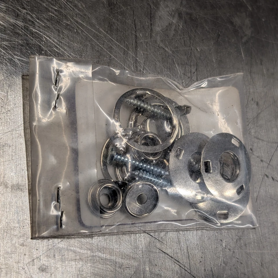 Juego de sujetadores a presión para alfombrilla Porsche 356 1950-65 / Stoddard NOS / SIN PRECIO BASE Foto 2 de 3