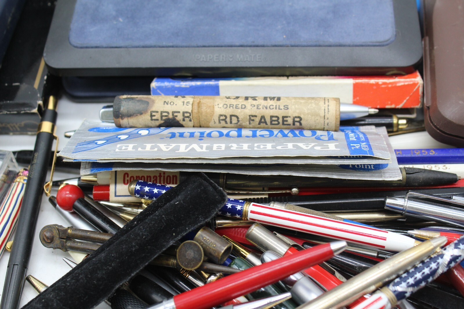 F Huge Collection of Vintage Ballpoint Pens/ Mechanical Pencils inc