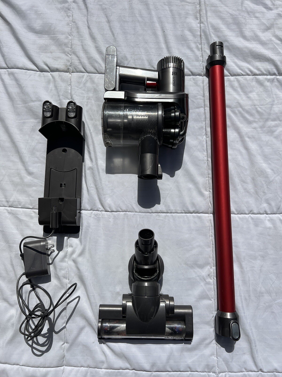 Dyson Vacuum DC44 Complete Set Motorhead Carpet Brush Wand Wall Mount