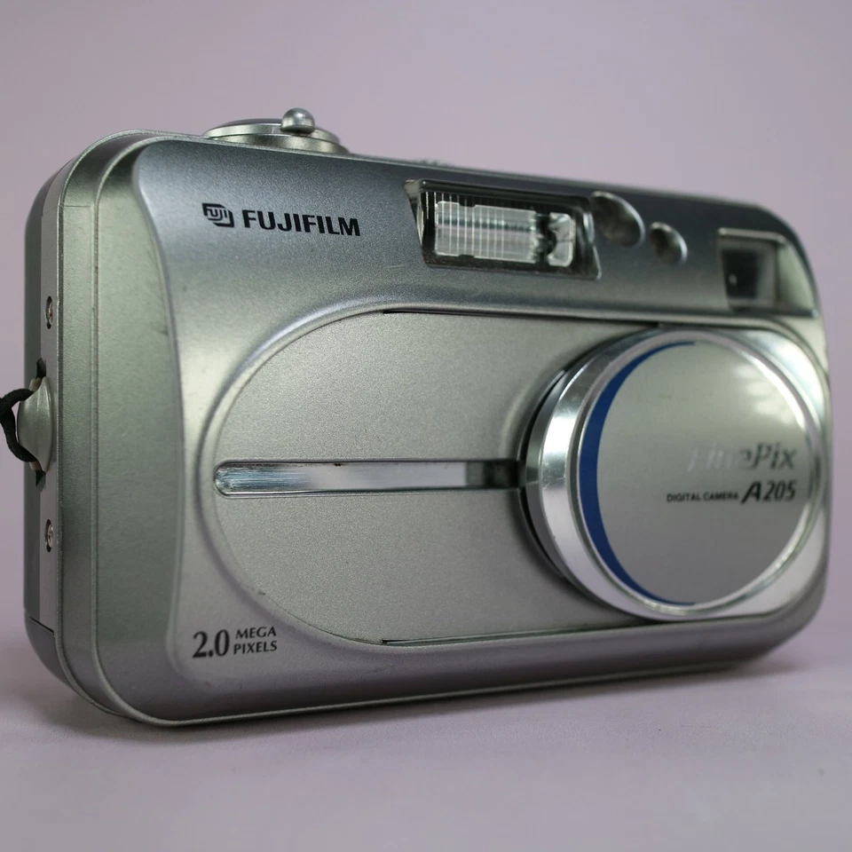 Fujifilm Digital Camera FinePix A205 2.0MP Silver Tested *Read*, photo 1 of 5