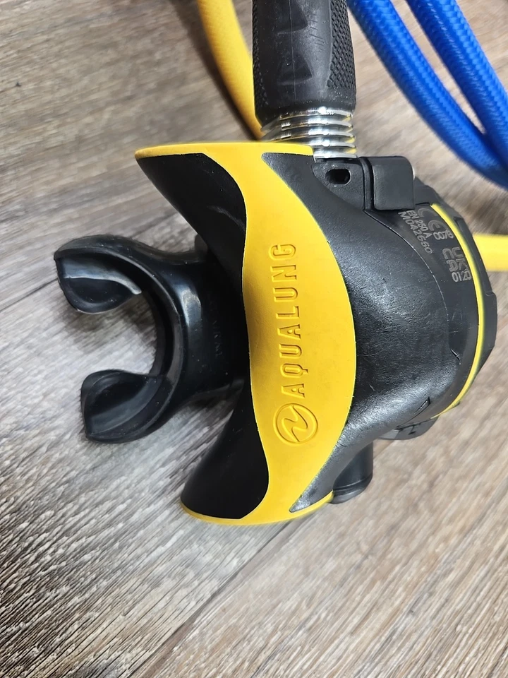 Aqualung Legend 3 Octopus Regulator Gear DIN 300 Bars with 2 Hoses - Image 4 of 4