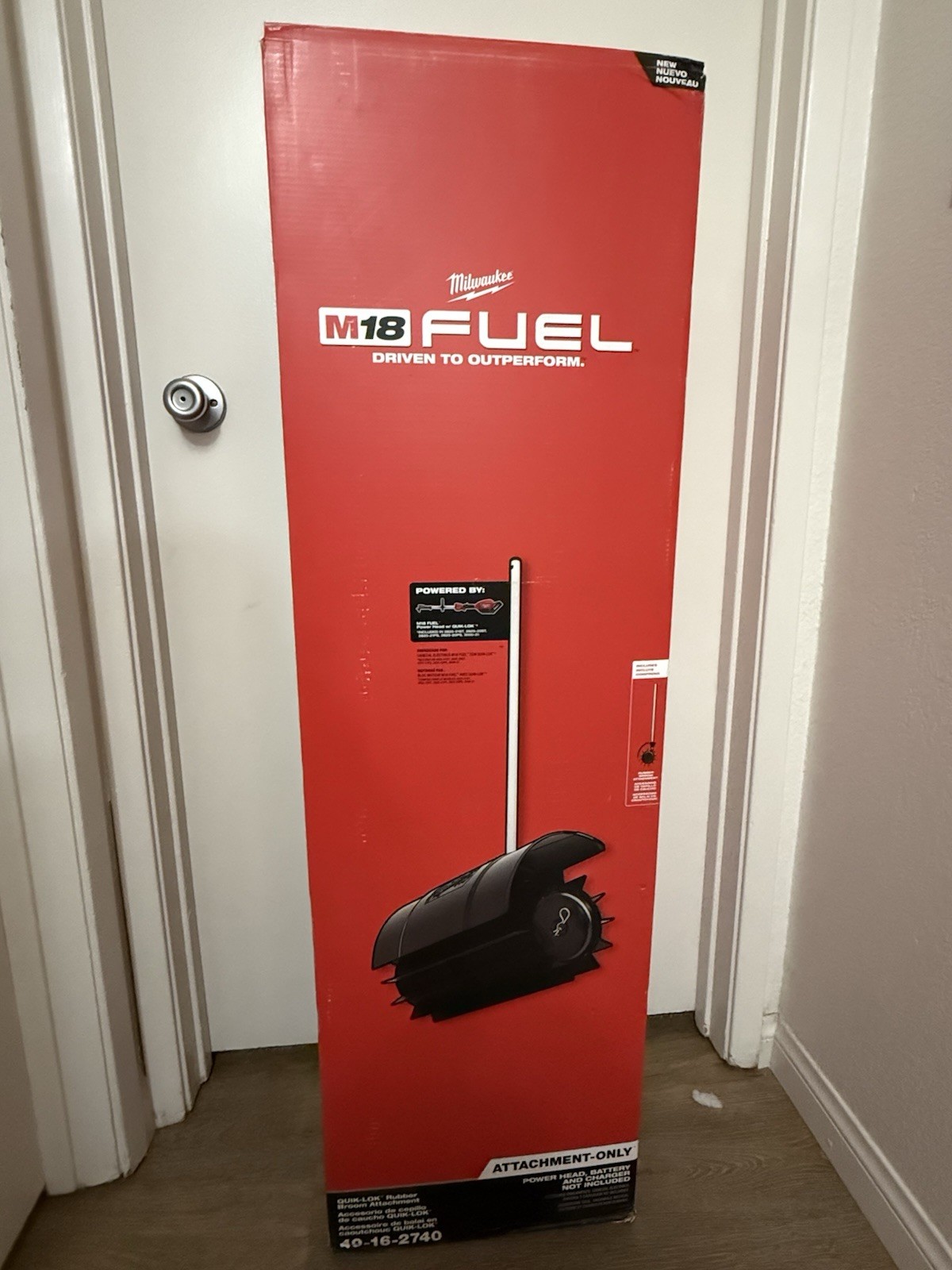 Milwaukee M18 FUEL QUIK-LOK Rubber Broom Attachment (49-16-2740)