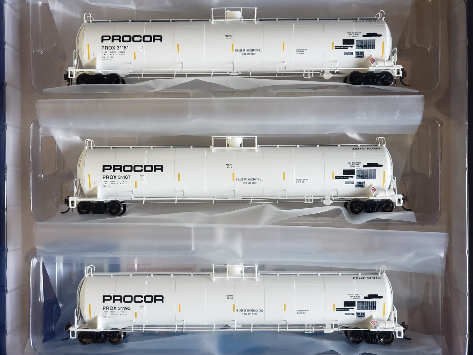 (3Pack) HO Scale Athearn Genesis UTC 33K 33,900 LPG Tank Car, Procor