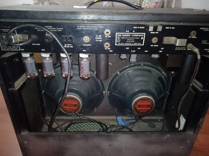 Vintage AMPEG VT-22 Tube Amp 2 12s 2 channel 100 watts w/Reverb  - Image 3 of 4