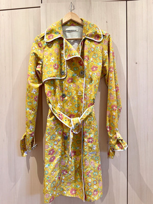 FREESOUL Damen Trenchcoat Mantel lang gelb floral mit Gürtel Gr. M