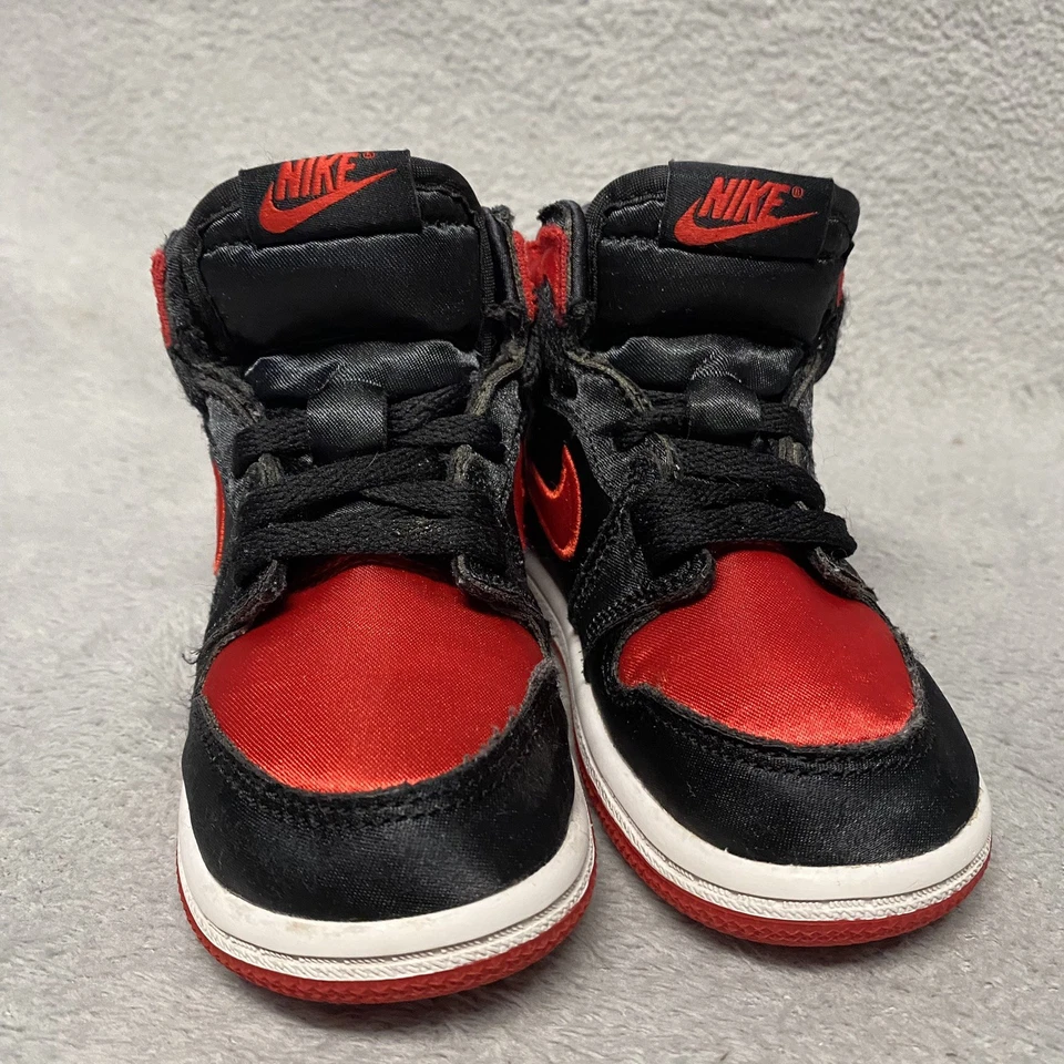 Jordan 1 Retro Alto OG TD Niño Pequeño 7C Criado Satinado Leer Sin Plantilla Foto 2 de 4