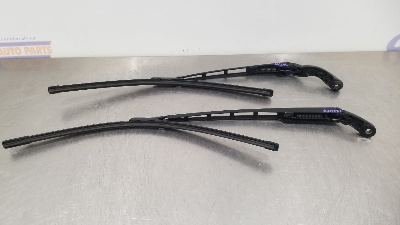 11 AUDI R8 WINDSHIELD WIPER ARM SET PAIR