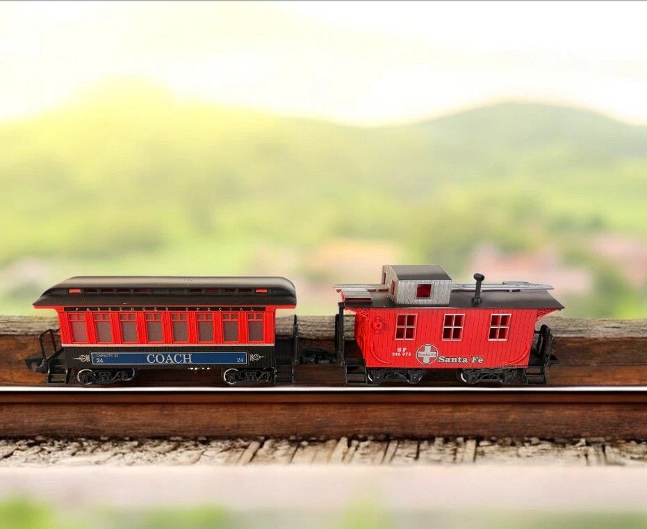 New Bright Santa Fe Locomotive 189 Coal Tender Caboose Coach Box Car G Scale - Image 4 of 4