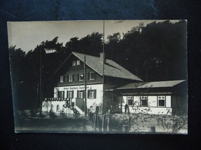 Postcard: shows the Gerhart Hauptmann Jugengheim - place is unknown