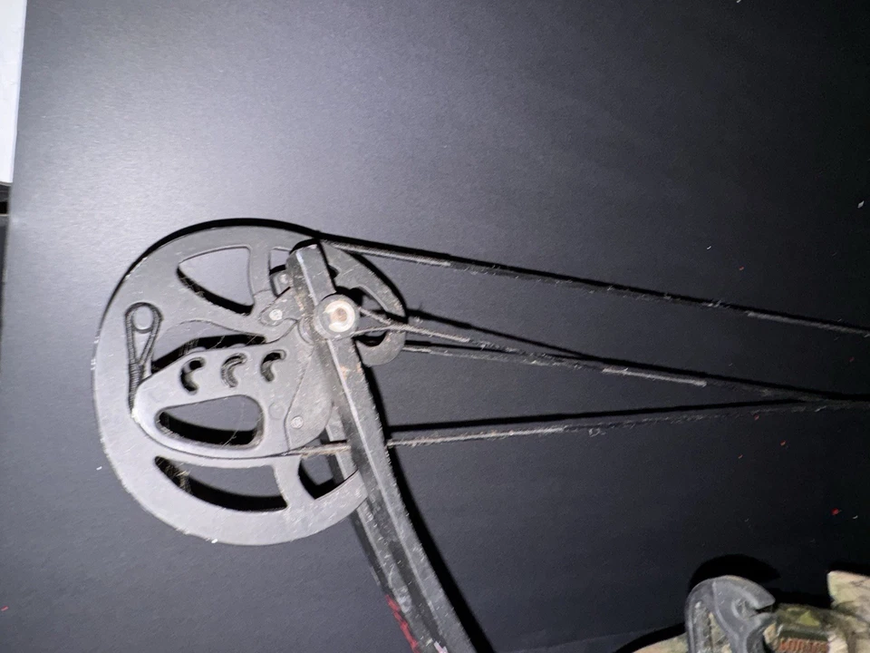 Barnett Vortex Youth Compound Hunting Bow, 27½" 16-45lb Draw - Image 4 of 4